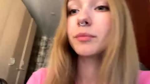 Sophie online show from 06/17/26, 04:15