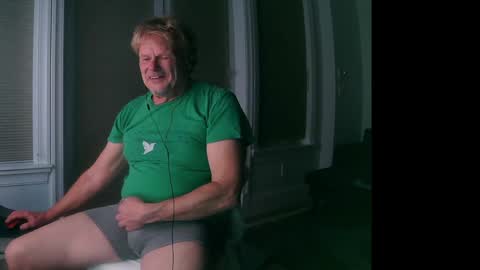 Snapshot of gethyn chatting on 12/09/24, 06:01 Gethyn online show from 12/09/24, 06:01