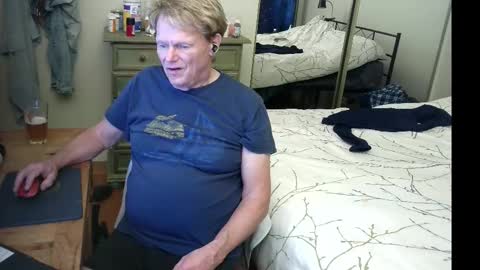 Snapshot of gethyn chatting on 11/17/25, 07:25 Gethyn online show from 11/17/25, 07:25