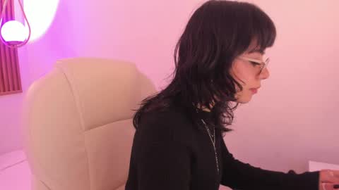 Snapshot of ghostmila chatting on 04/11/26, 03:44 Milaa online show from 04/11/26, 03:44