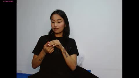 Snapshot of gia_lee10 chatting on 11/19/25, 02:11 Gia Lee online show from 11/19/25, 02:11