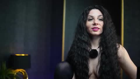 Snapshot of giaeasyice chatting on 01/14/26, 09:42 Gia online show from 01/14/26, 09:42