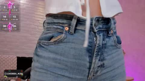 Gia Ferrera online show from 10/18/25, 07:25