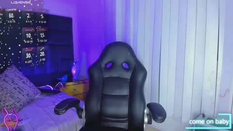 Gia  online show from 10/24/25, 04:47