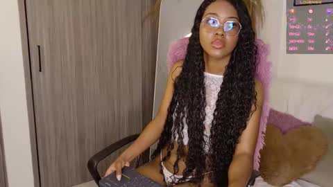 Snapshot of gianellaarittza chatting on 09/15/25, 06:08 Gia online show from 09/15/25, 06:08