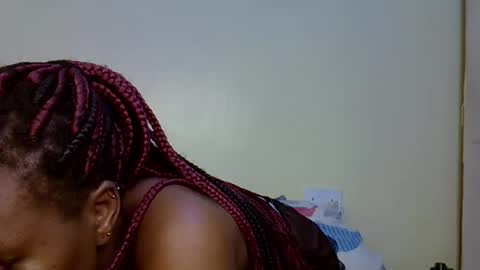 Snapshot of gianna_012 chatting on 11/19/25, 06:02 ENNY online show from 11/19/25, 06:02