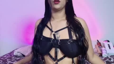 Giana Roberts online show from 12/19/25, 12:01