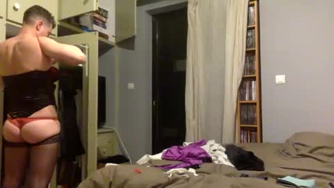 Snapshot of giannispr1998 chatting on 12/15/25, 06:12 Horny Sissy online show from 12/15/25, 06:12