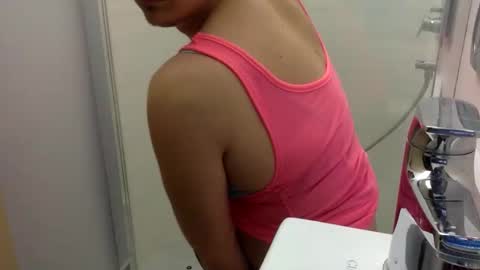 Snapshot of giannispr1998 chatting on 12/17/25, 05:41 Horny Sissy online show from 12/17/25, 05:41