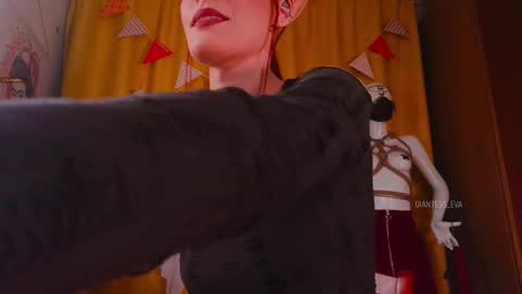 Snapshot of giantess_eva chatting on 10/28/25, 05:15 Eva online show from 10/28/25, 05:15