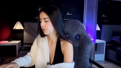 Gia online show from 10/31/25, 01:23