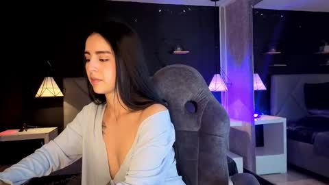 Gia online show from 11/22/25, 04:44