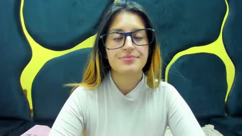 GiaRoussel online show from 02/12/25, 07:45