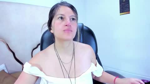 GiaRoussel online show from 10/25/25, 04:13