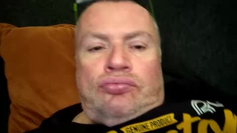 giddyup2222222 online show from 04/21/26, 11:40