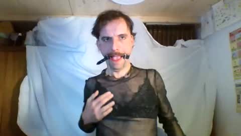 gidjuh1988 online show from 04/23/26, 08:02