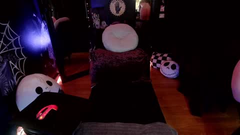 Giggles online show from 12/27/24, 07:03