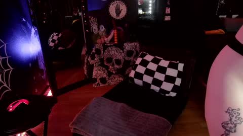 Giggles online show from 12/29/24, 06:49