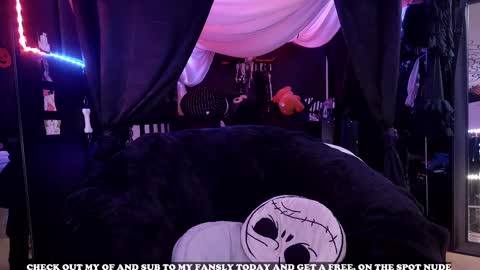 Giggles online show from 09/21/25, 06:31