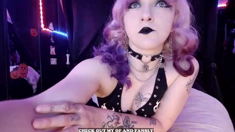 Giggles online show from 09/22/25, 05:59