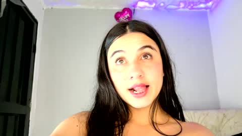 Snapshot of gigi_loved chatting on 04/21/26, 01:42 Gigi online show from 04/21/26, 01:42