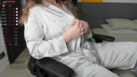 gigihadd online show from 02/06/25, 07:29