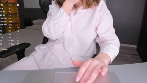 gigihadd online show from 04/20/26, 03:15