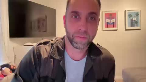 gilber10101 online show from 10/19/25, 07:47