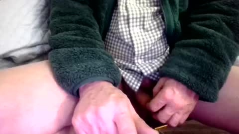 Snapshot of gilly_69 chatting on 12/23/24, 02:07 gilly_69 online show from 12/23/24, 02:07