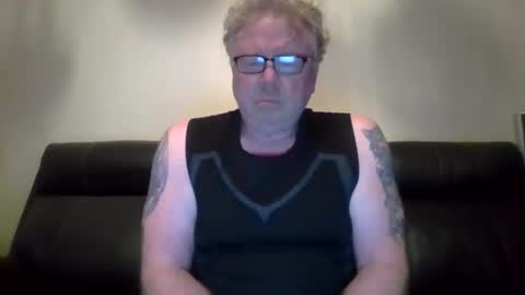 gimmmieoooo online show from 03/18/26, 09:01