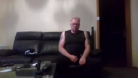 gimmmieoooo online show from 04/19/26, 08:02