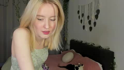 Gin online show from 04/23/26, 06:25