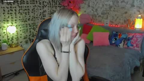 Snapshot of gina_lovelyy chatting on 05/14/26, 01:23 Gina online show from 05/14/26, 01:23
