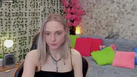 Snapshot of gina_lovelyy chatting on 05/27/26, 01:57 Gina online show from 05/27/26, 01:57