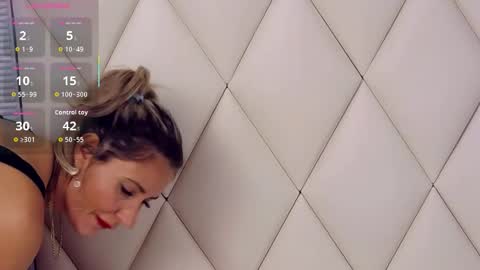 Snapshot of ginabear chatting on 11/29/25, 07:33 Gina online show from 11/29/25, 07:33