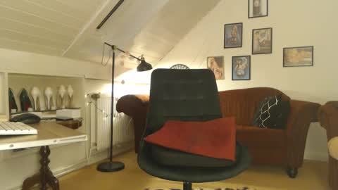 Snapshot of ginablondecam chatting on 01/25/25, 06:57 Gina online show from 01/25/25, 06:57