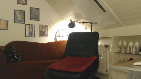 Snapshot of ginablondecam chatting on 02/13/25, 02:12 Gina online show from 02/13/25, 02:12