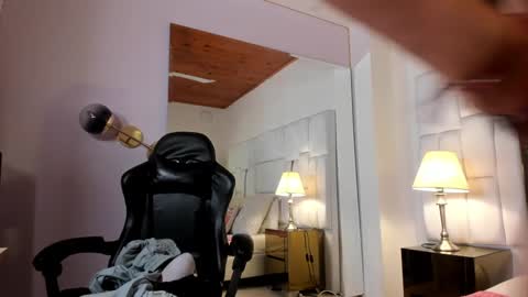 Snapshot of ginebra_ness chatting on 12/16/24, 01:22 Ginebra Ness online show from 12/16/24, 01:22