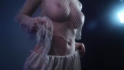        im expecting 350 thumbs up on my altar   online show from 01/14/25, 04:25