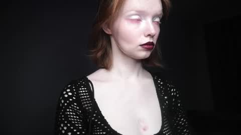        im expecting 350 thumbs up on my altar   online show from 02/20/25, 10:04