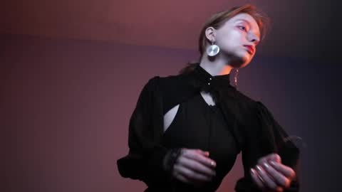        im expecting 350 thumbs up on my altar   online show from 03/12/25, 10:07