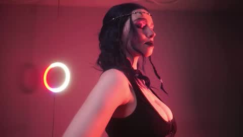        im expecting 350 thumbs up on my altar   online show from 10/01/25, 10:16