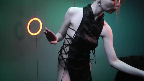        im expecting 350 thumbs up on my altar   online show from 11/12/25, 10:20