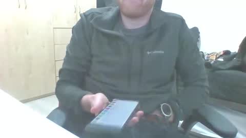 Snapshot of ginger_xxx chatting on 12/14/25, 08:24 mike online show from 12/14/25, 08:24