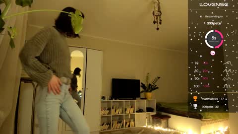 Snapshot of gingerbread__house chatting on 12/12/24, 08:53 Vasilisa online show from 12/12/24, 08:53