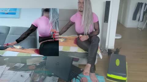 Snapshot of gingerpink1911 chatting on 11/24/25, 10:15 GingerPink online show from 11/24/25, 10:15