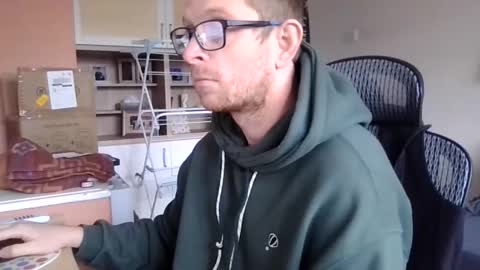 Snapshot of ginwood chatting on 10/29/25, 11:01 ginwood online show from 10/29/25, 11:01