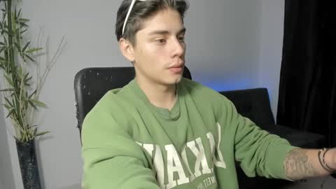 Snapshot of gio_russo chatting on 12/12/24, 07:52 GioRusso online show from 12/12/24, 07:52