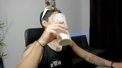 Snapshot of gio_russo chatting on 12/14/24, 11:45 GioRusso online show from 12/14/24, 11:45