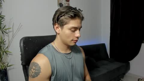 Snapshot of gio_russo chatting on 12/17/24, 04:12 GioRusso online show from 12/17/24, 04:12